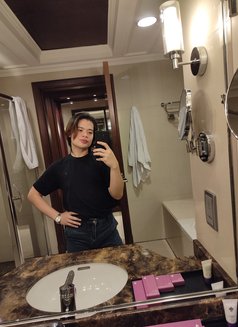 Alex - Transsexual escort in Dubai Photo 4 of 5