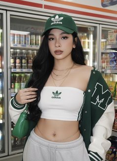 Alex - Transsexual escort in Manila Photo 6 of 9