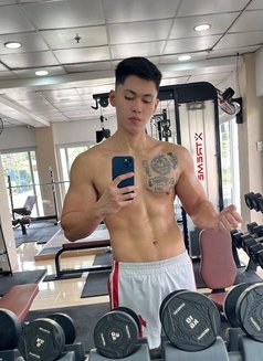 Alex - Male escort in Makati City Photo 5 of 6