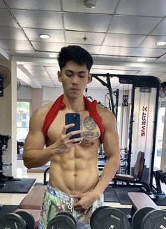 Alex - Male escort in Makati City Photo 4 of 10