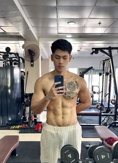 Alex - Male escort in Makati City Photo 5 of 10