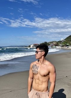 Alex - Male escort in Makati City Photo 9 of 10