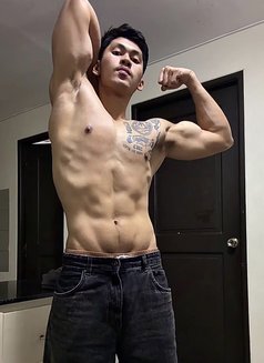 Alex - Male escort in Makati City Photo 4 of 9