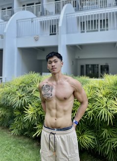 Alex - Male escort in Makati City Photo 5 of 9