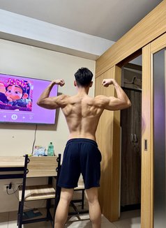 Alex - Male escort in Makati City Photo 7 of 9