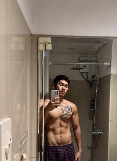 Alex - Male escort in Makati City Photo 8 of 9