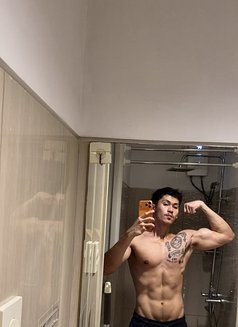 Alex - Male escort in Makati City Photo 9 of 9