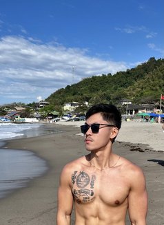 Alex - Male escort in Makati City Photo 9 of 11