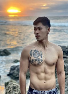 Alex - Male escort in Makati City Photo 10 of 11