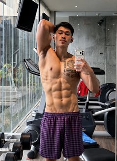 Alex - Male escort in Taipei Photo 3 of 10