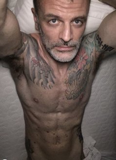 Alex - Male escort in Tokyo Photo 3 of 3