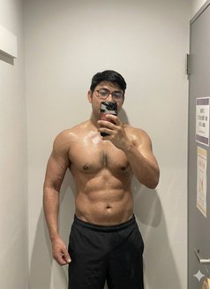 Alex - Male escort in Tokyo Photo 5 of 7