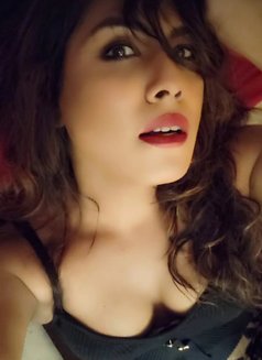 Alex - Transsexual escort in New Delhi Photo 4 of 18