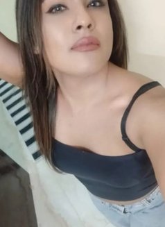 Alex - Transsexual escort in Noida Photo 2 of 18