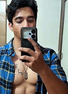 Alex - Male escort in Bangalore Photo 4 of 5