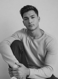 Alex - Male escort in Mumbai Photo 5 of 5