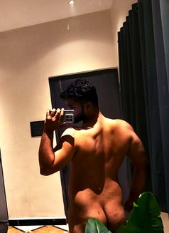 Alex - Male escort in Mumbai Photo 5 of 12