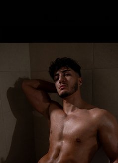 Alex - Acompañantes masculino in Dubai Photo 2 of 3