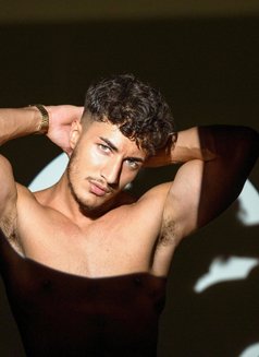 Alex - Acompañantes masculino in Dubai Photo 2 of 3
