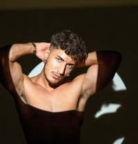 Alex - Male escort in Dubai Photo 2 of 3