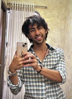 Alex! Male escort in Mumbai - Male escort in Mumbai Photo 6 of 6