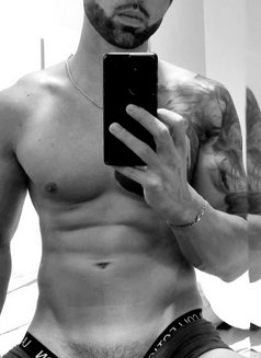 Alex - Acompañantes masculino in Dubai Photo 1 of 2