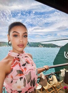 Alex - escort in Jeddah Photo 1 of 7