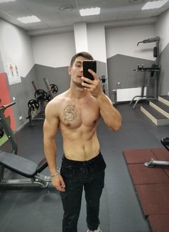 Alex - Male escort in Dubai Photo 3 of 4