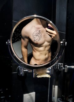 Alex - Male escort in Dubai Photo 4 of 5