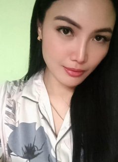 Alexa - escort in Abu Dhabi Photo 2 of 7