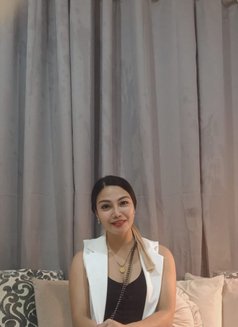 Alexa - escort in Abu Dhabi Photo 5 of 7