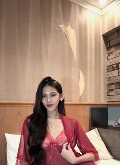 Alexa - escort in Singapore Photo 1 of 17