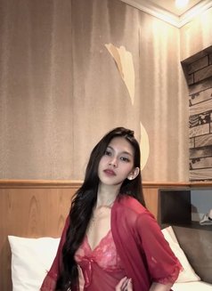 Alexa - escort in Singapore Photo 3 of 17