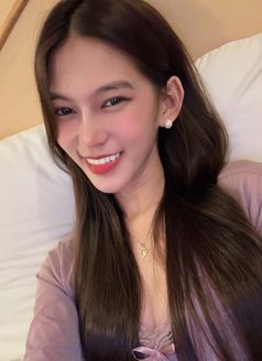 Alexa - escort in Singapore Photo 10 of 17