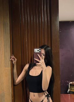 Alexa - escort in Singapore Photo 15 of 17