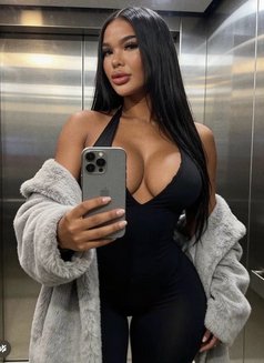 Alexa Hot - puta in Dubai Photo 3 of 8