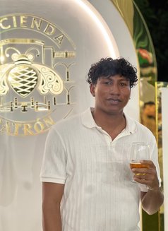Alexander - Acompañantes masculino in New Delhi Photo 1 of 2