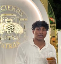 Alexander - Intérprete masculino de adultos in New Delhi