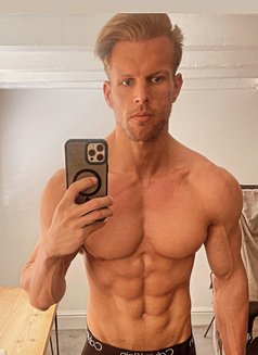 Alexander Steel - Male escort in London Photo 1 of 14