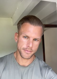 Alexander Steel - Male escort in London Photo 2 of 14
