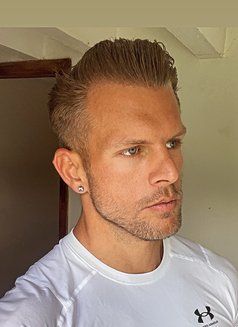 Alexander Steel - Male escort in London Photo 3 of 14