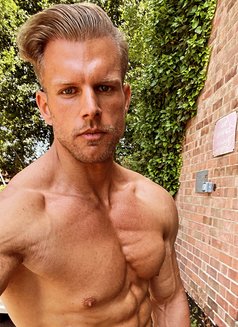 Alexander Steel - Male escort in London Photo 9 of 14