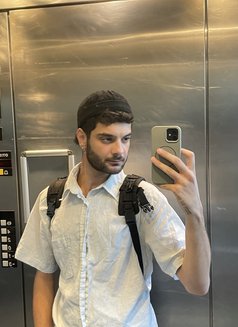 Alexander - Male escort in Beirut Photo 2 of 4