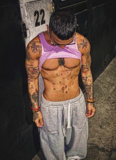 ALEXANDER - Male escort in Makati City Photo 6 of 10