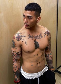 ALEXANDER - Male escort in Makati City Photo 7 of 10
