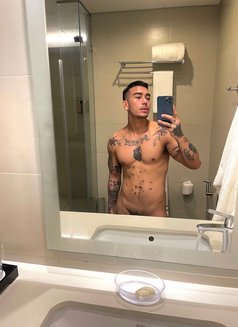 ALEXANDER - Male escort in Makati City Photo 9 of 10