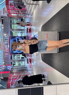Alexandra Mooree - puta in Singapore Photo 15 of 15