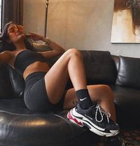 Alexandra New in Muscat - puta in Muscat Photo 1 of 7