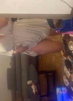 Alexandra - escort in Kuwait Photo 9 of 11