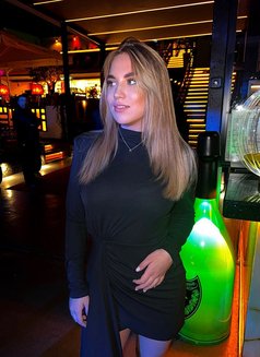 Alexandra - escort in Beirut Photo 2 of 6